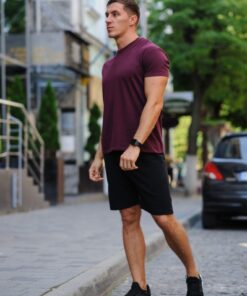 Летний мужской комплект - бордовая футболка и черные шорты