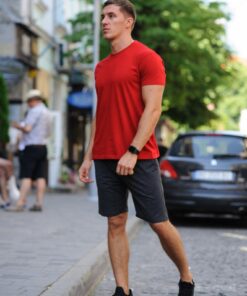 Мужской комплект - красная футболка и темно-серые шорты