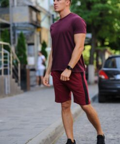 Комплект - бордовая футболка и бордовые шорты с лампасом