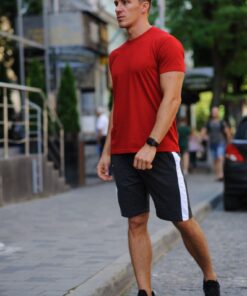 Комплект - красная футболка и темно-серые шорты с лампасом