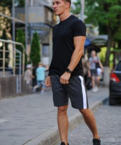 Летний комплект - черная футболка и темно-серые шорты с лампасом