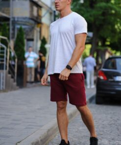 Летний комплект - светло-серая футболка, бордовые шорты