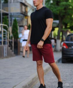 Летний комплект - черная футболка и бордовые шорты