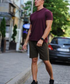 Летний мужской комплект - бордовая футболка и хаки шорты