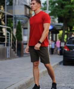 Летний мужской комплект - красная футболка и хаки шорты