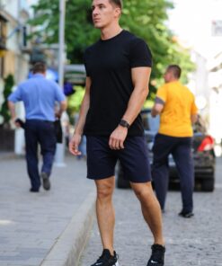 Летний комплект - черная футболка и темно-синие шорты