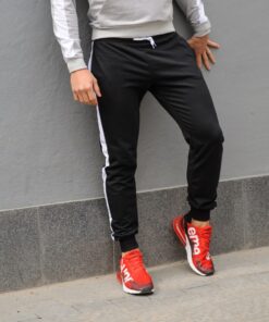 Спортивные мужские штаны, цвет черный с лампасами, весна-осень.