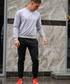 Мужской спортивный костюм - серый свитшот и черные штаны, весна-осень.