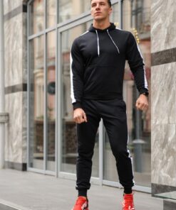 Мужской спортивный костюм  - черная худи и черные штаны с лампасами, весна-осень
