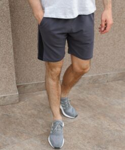 Мужские спортивные шорты, цвет темно-серый с черными лампасами