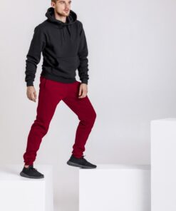 Мужской спортивный костюм - черная худи и бордовые штаны на флисе, осень-зима